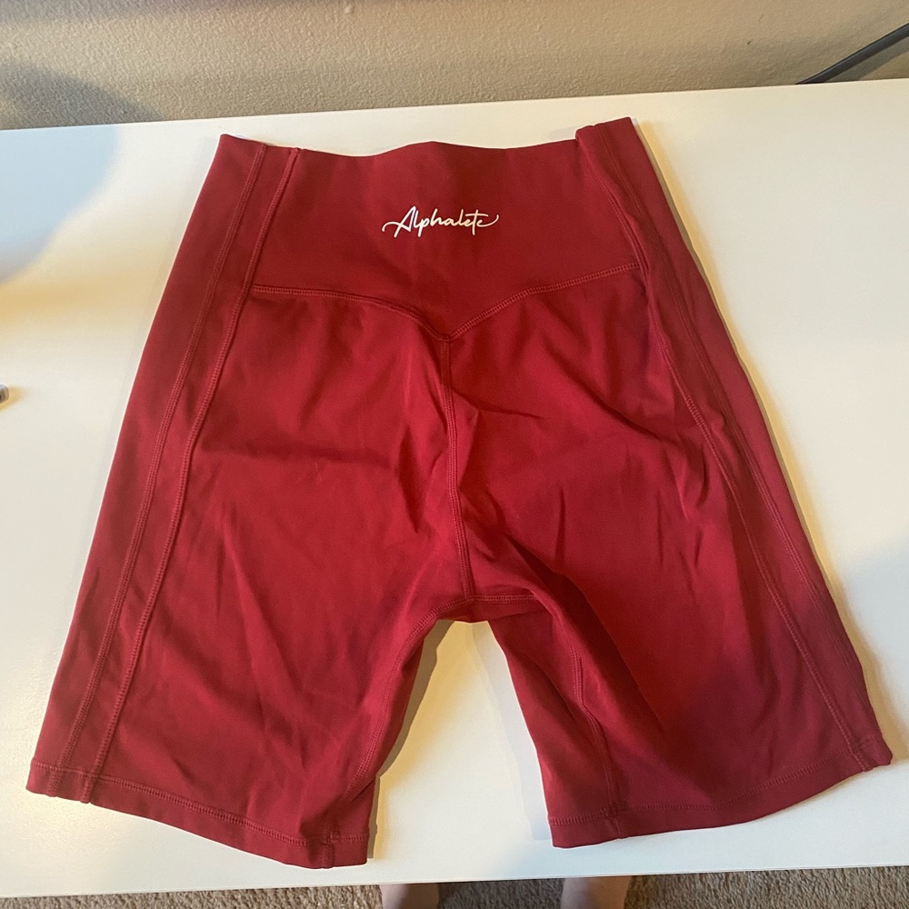 Alphalete Pulse Kinetic biker shorts in red